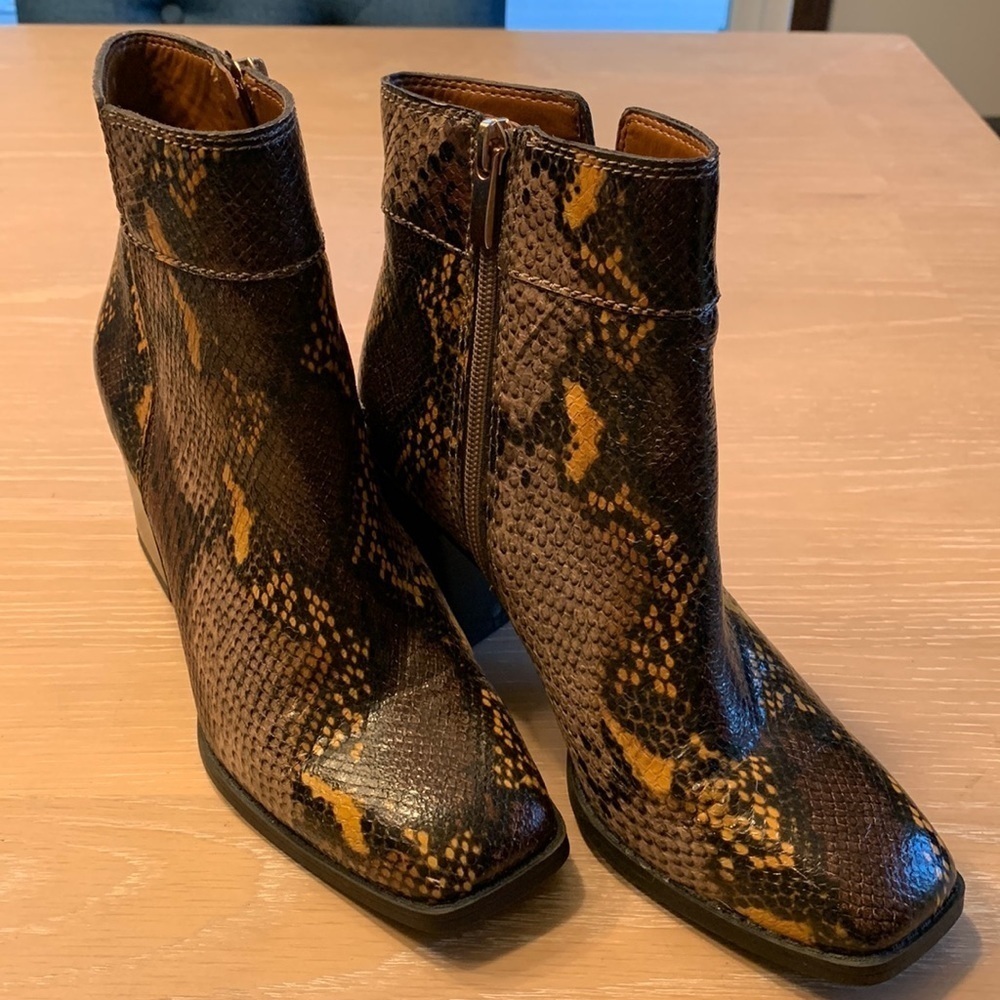 Franco Sarto Faux Snake Skin Booties Inside zippers, light wear, Size 6M